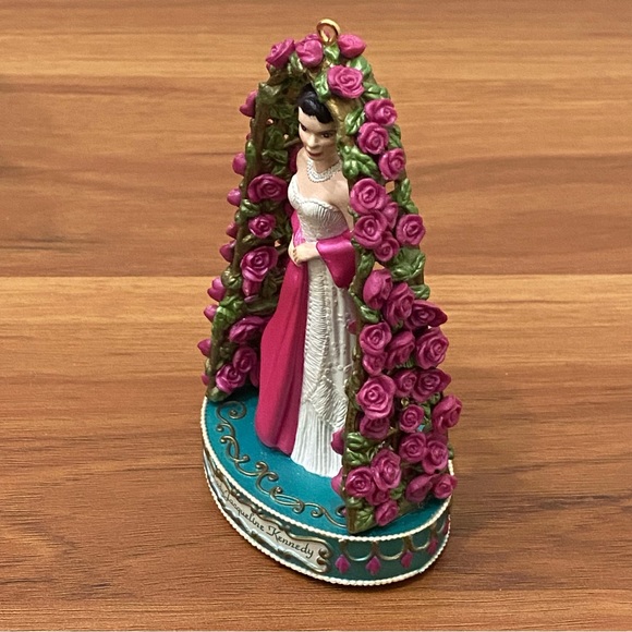 Vintage 1999 Carlton Cards First Lady Jacqueline Kennedy Christmas Tree Ornament - Picture 4 of 15